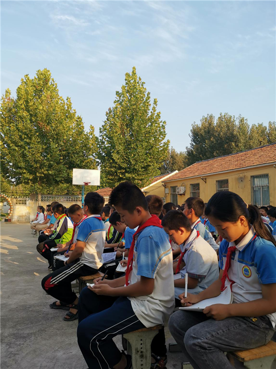 曹村小学:法治教育进校园,警校联手保平安