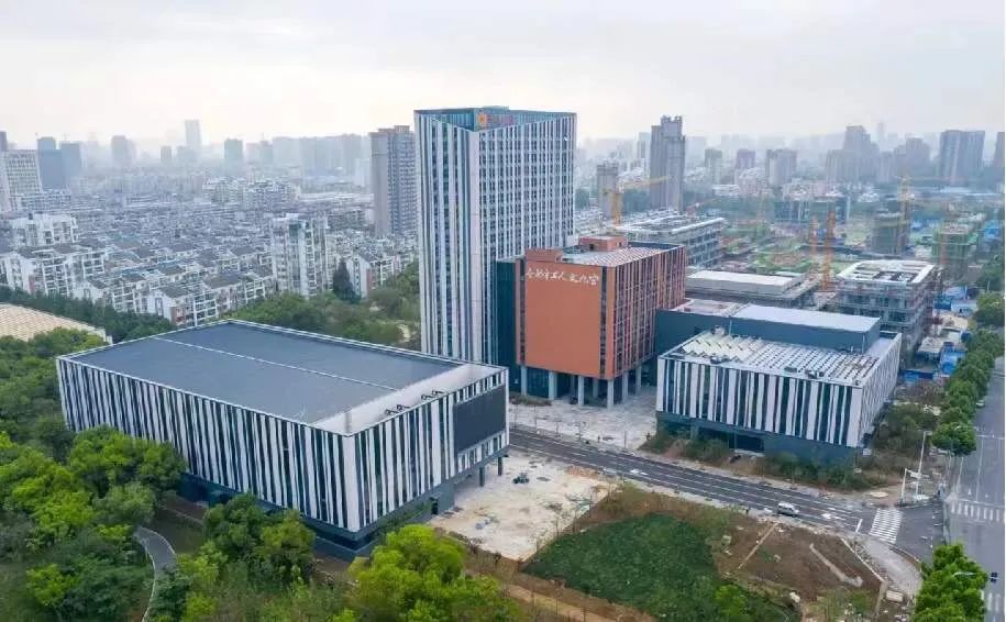 年底,送咱爸妈去上大学!