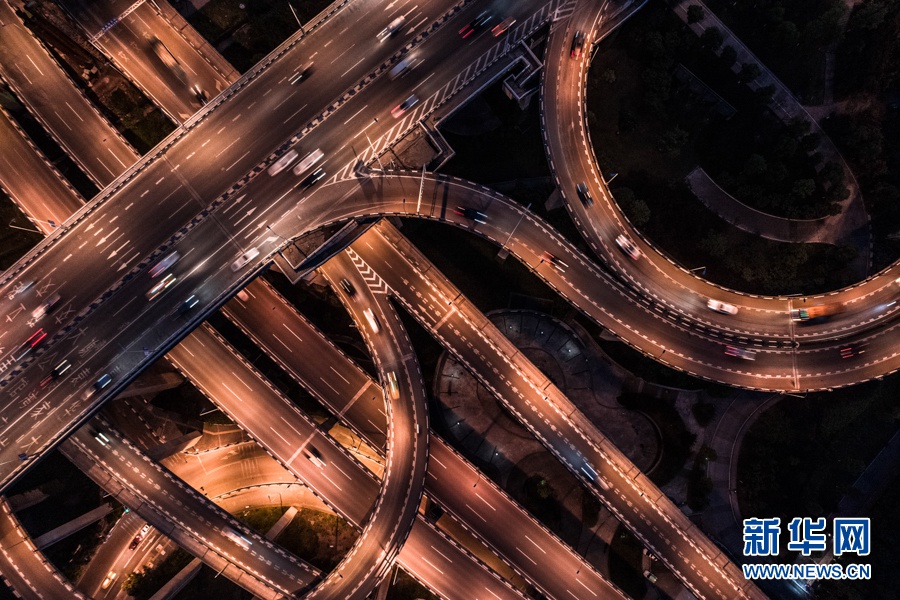 航拍:"网红"重庆把桥修成"爱你"的形状