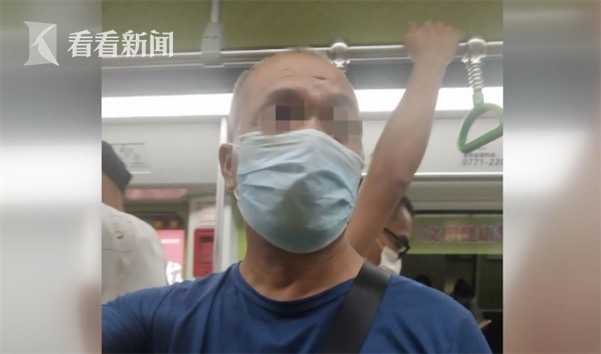 看看新闻|男子地铁内公然猥亵 女乘客当即拿手机开“怼”