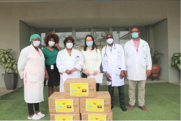 安哥拉中国城再向罗安达当地医院捐赠口罩