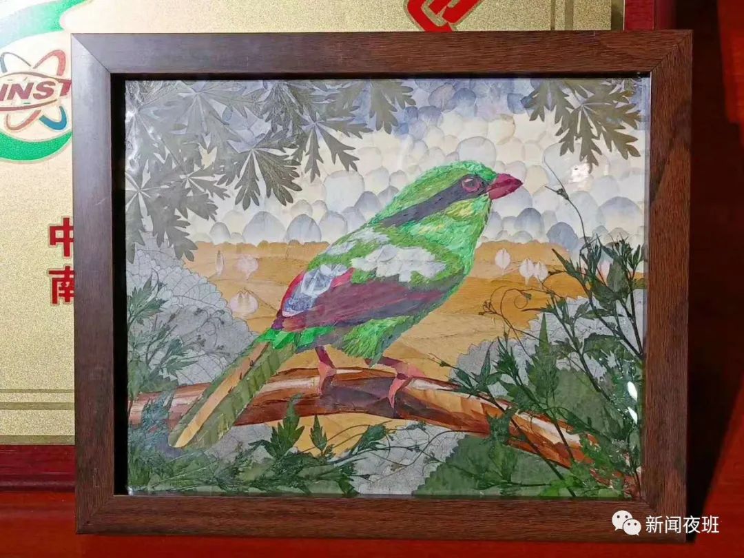 教师节将至 巧手制作压花贺卡