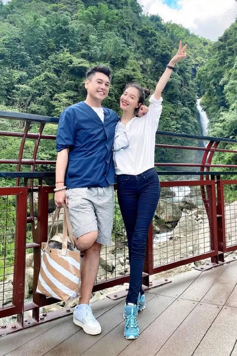 朱孝天瘦了!脸型精致帅回男神,妻子奔四年纪仍保持20岁少女身材