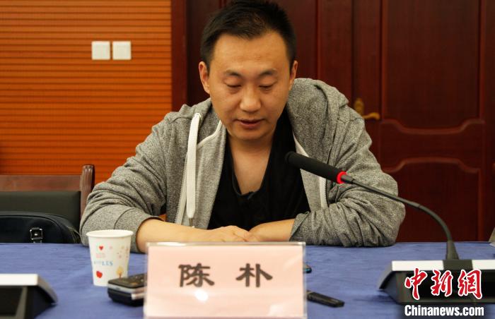 图为西藏自治区社科院经济战略研究所副研究员陈朴分享感受. 赵朗 摄