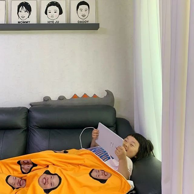 网友:这神态是影后级别啊!55岁大妈练倒车练出表情包 - 淘金网