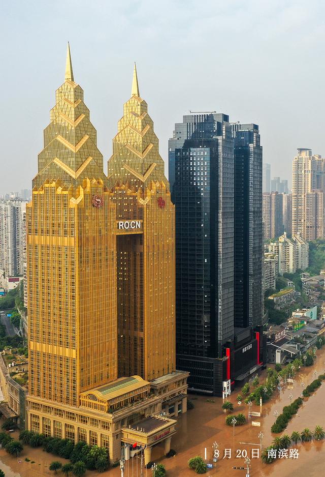 (南滨路"双子楼"前后对比)(江北大剧院前后对比)(磁器口前后对比)