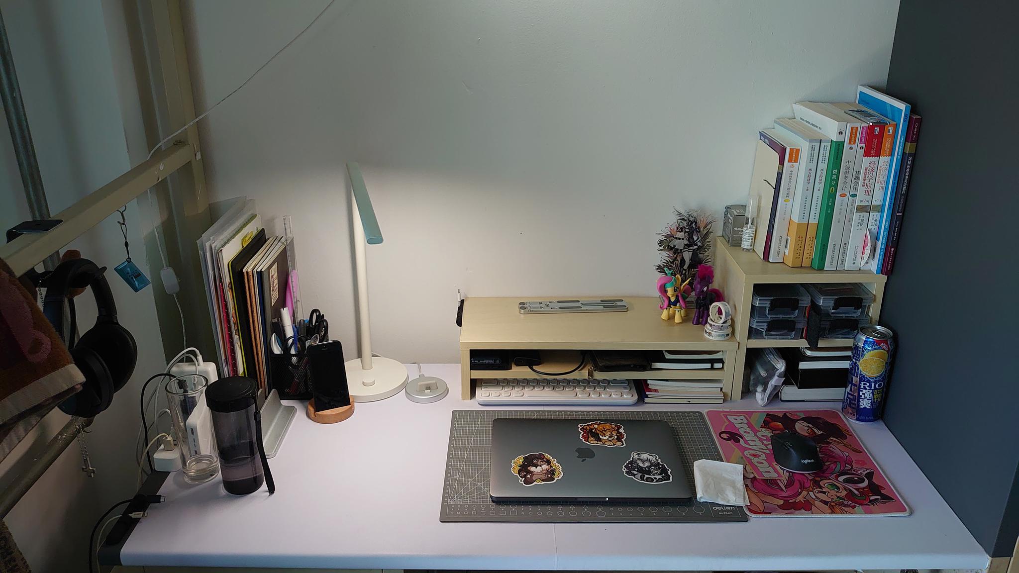 无限桌面|布置出一张宿舍书桌需要多少钱?改造时长 365 天的艰辛历程