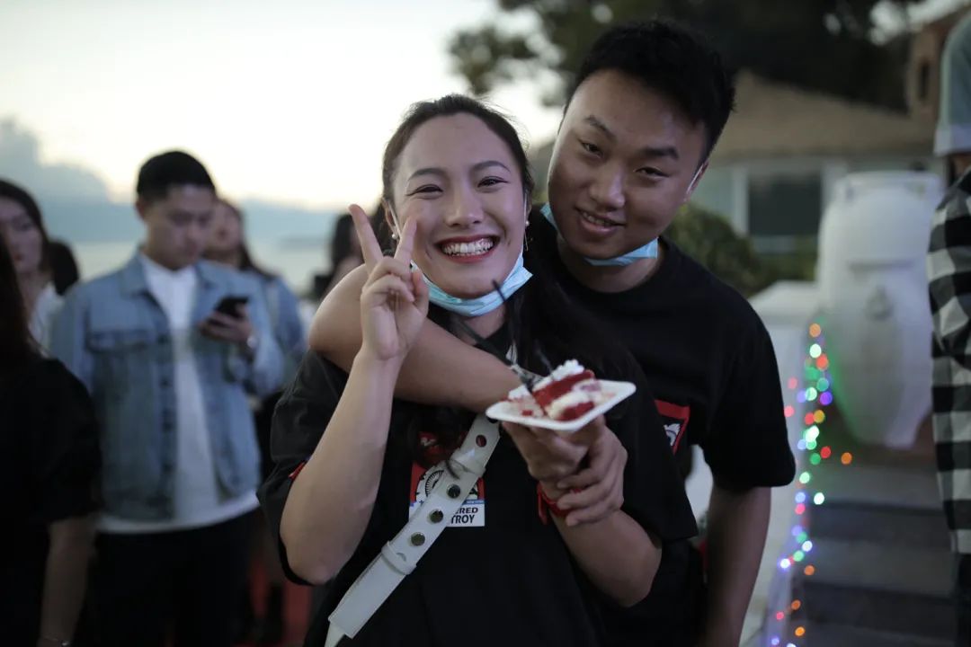 向左滑动观看传承如爱"初心"不变,坚守如爱"鑫中"若水,文案:陈乐瑾