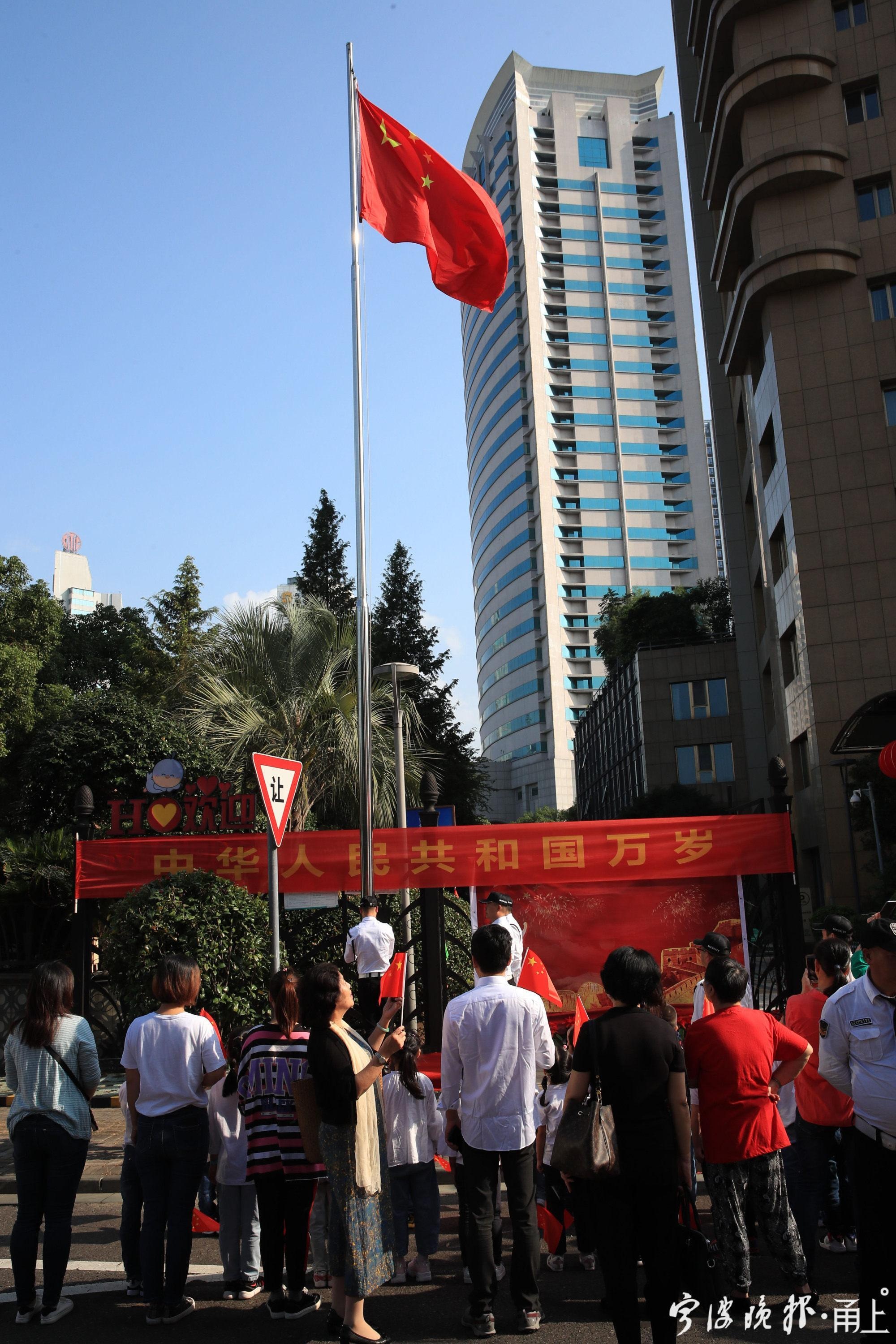 家门口的升国旗仪式,宁波这个小区已连续坚持第13年