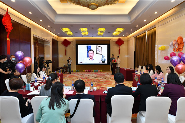 中国驻黑山大使刘晋发来视频祝贺