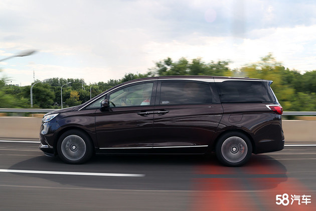 mpv中的霸主 试驾别克gl8新es陆尊 653t