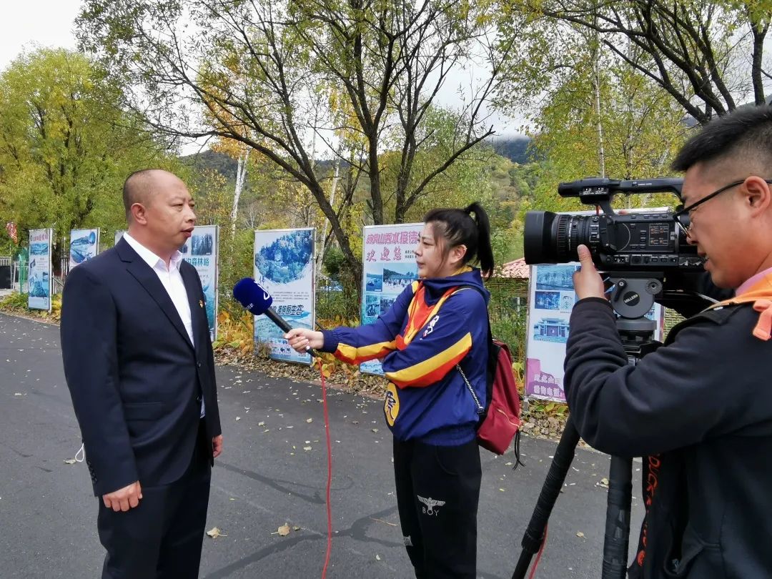 采访了三道关景区负责人孙宇,柴河林业局有限公司旅游公司全员营销