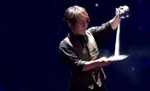 魔术师逃不过的命运 刘谦也没躲过 手机新浪网 魔术师逃不过的命运 刘谦也没躲过 手机新浪网