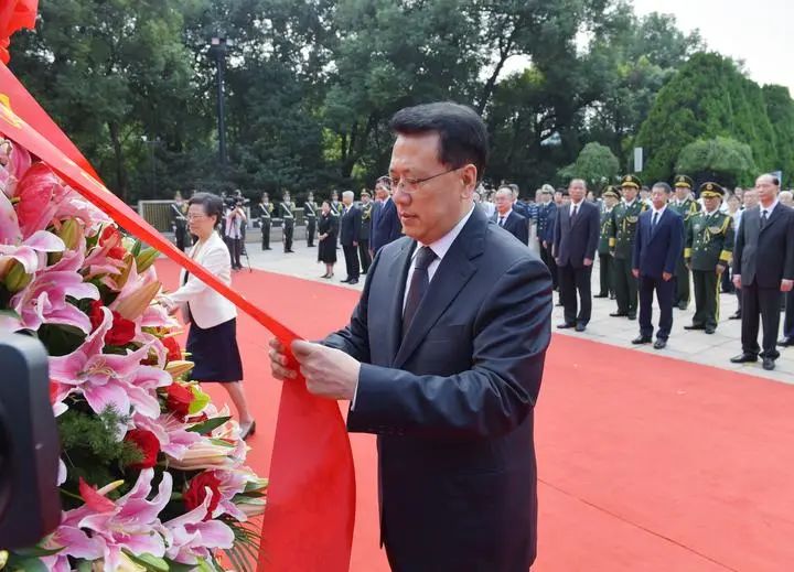 浙江省党政军领导向烈士敬献花篮袁家军郑栅洁葛慧君等出席