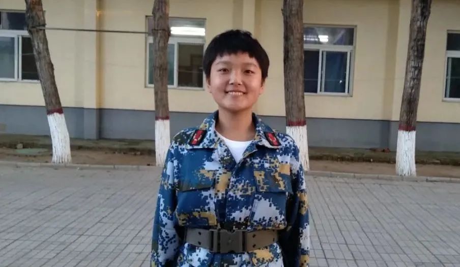 曾经"感谢贫穷"的北大女孩参军了|感谢贫穷|王心仪|北大_新浪新闻