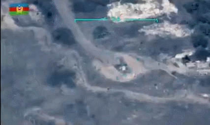 阿塞拜疆国防部公布的阿军无人机击毁亚军防空阵地9K35防空系统的视频截图