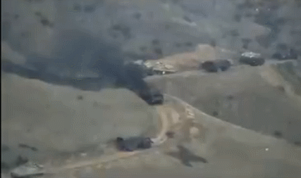 亚美尼亚国防部公布的，亚军击毁阿军装甲纵队的视频截图