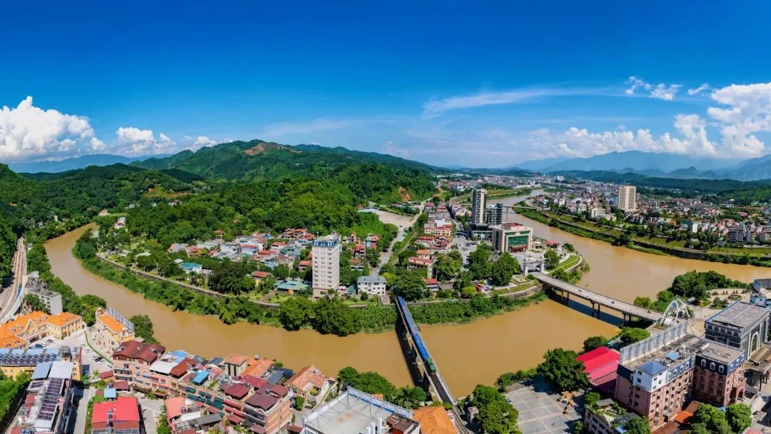 河口口岸成為目前雲南省既通高速公路又通鐵路的國家一類口岸(河口縣