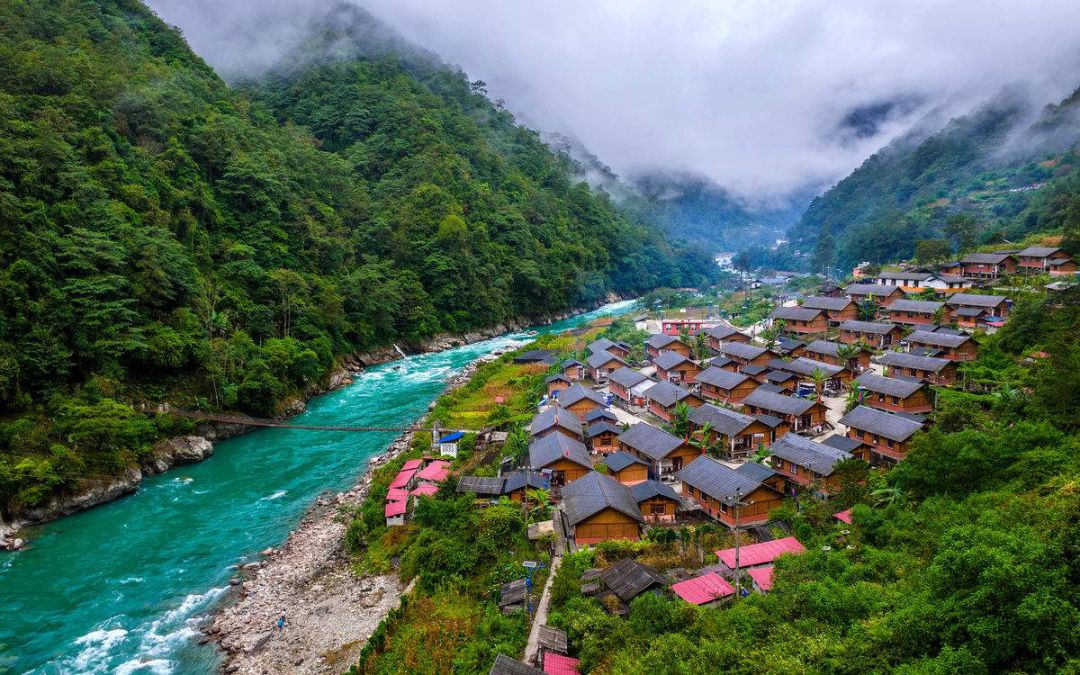 近日,保泸(保山-泸水)高速公路勐古怒江特大桥成功合龙,标志着大桥