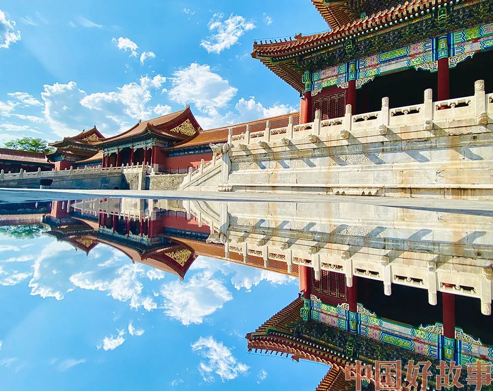 倒影现空镜 故宫变"天宫"