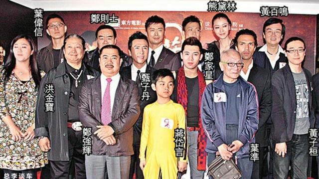 五连号奔驰开道,后面跟着劳斯莱斯,车主是