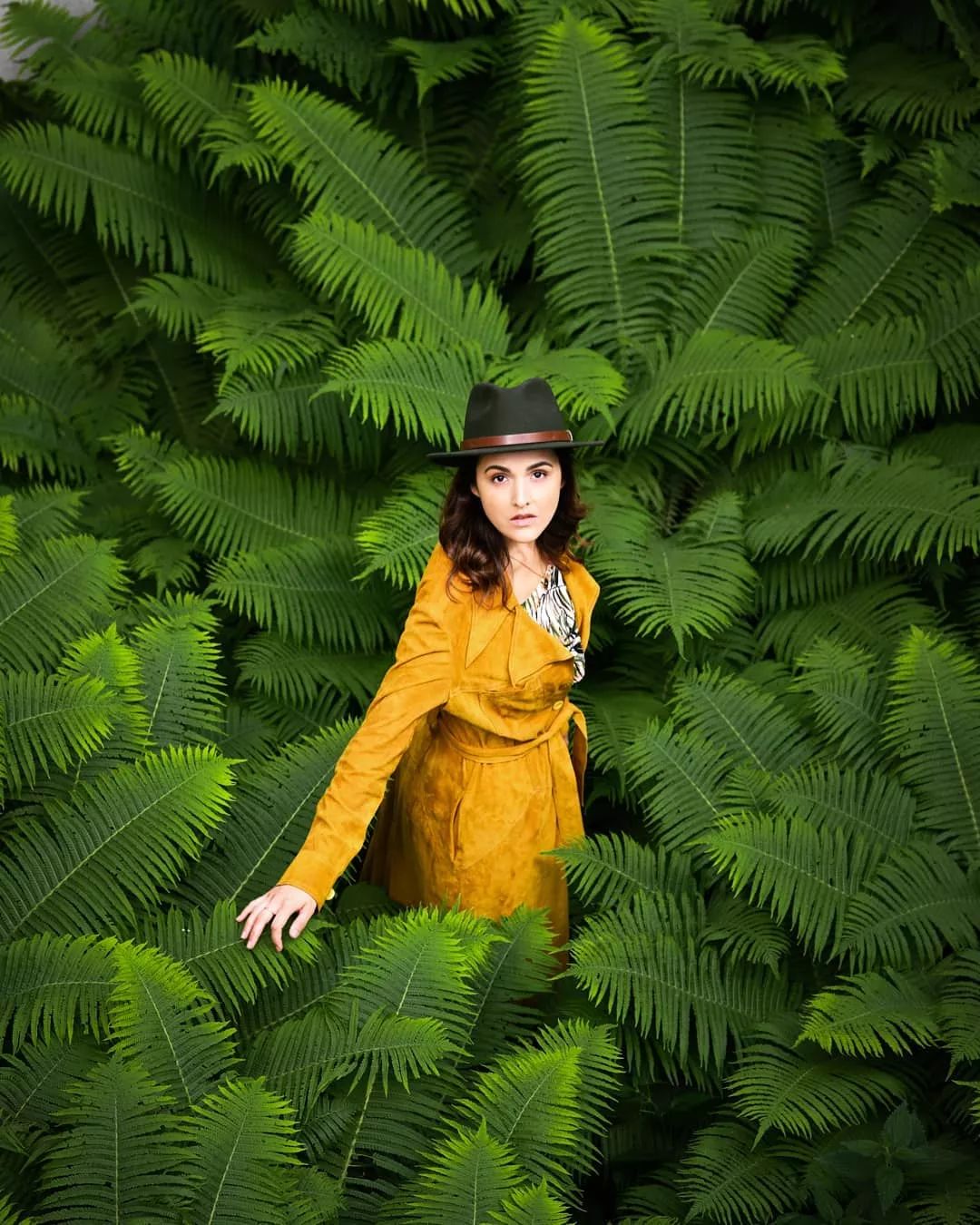 lia远距离高位取景适合在大环境下拍摄人物,例如花田,海滩等地方,让