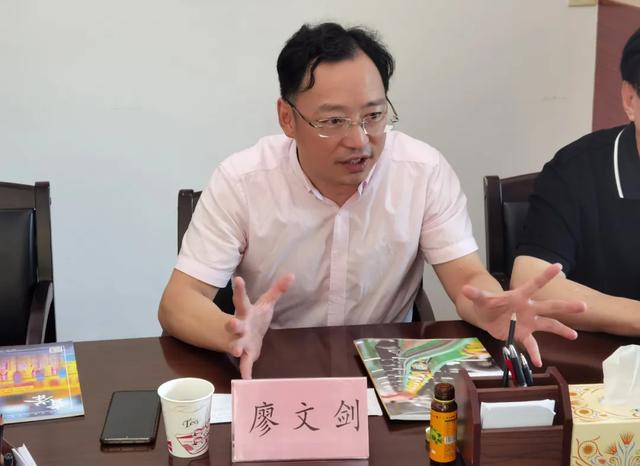 廖文剑表示,如今,很多行业都是一盘散沙,低,小,散的状况相当普遍,各种