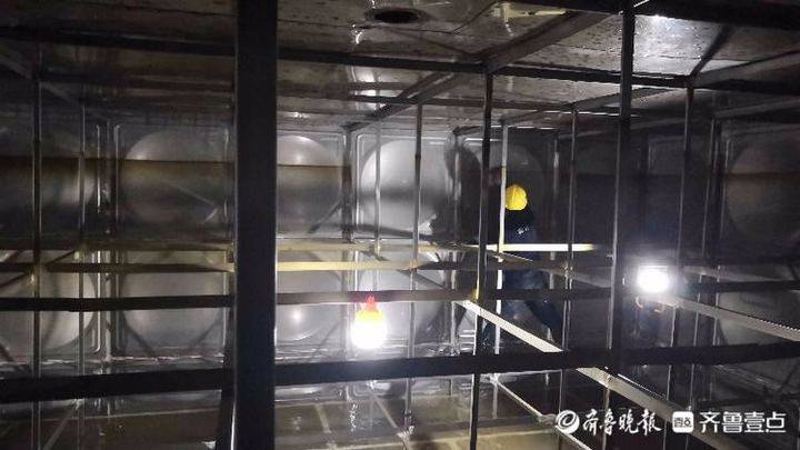 "桑拿"水箱里清洗作业,"清洁卫士"这样保障二次供水水质