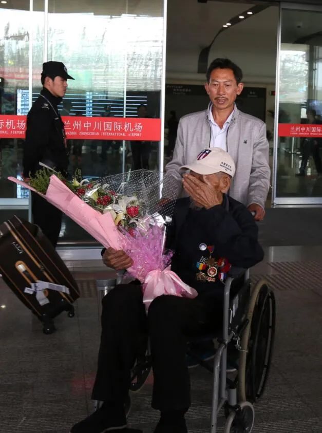 108岁抗战老兵去世图片