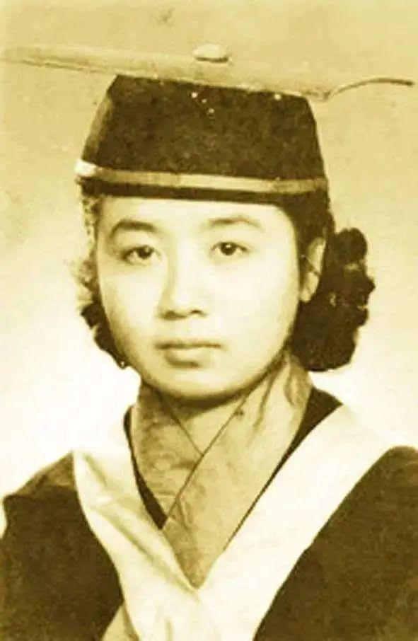 96岁的她被尊称女先生但你可知她曾历经苦难才大彻大悟