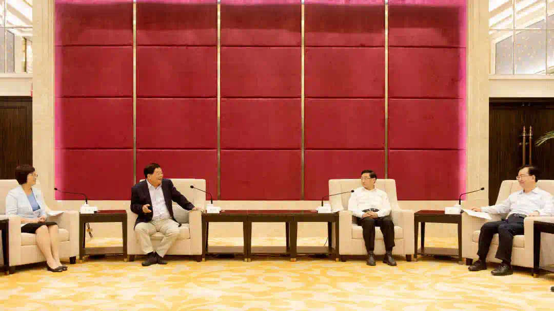 玻璃大王曹德旺向闽鄂黔捐赠14亿元 用于扶贫救灾等项目