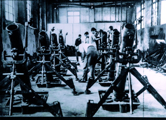 抗战时期,重庆兵工厂生产的部分火炮(翻拍自重庆建川博物馆).