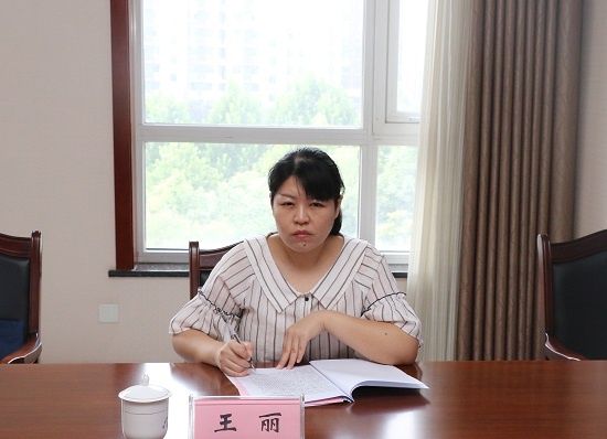 人民监督员王丽努力打通服务群众最后一公里