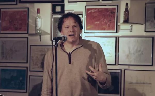 大卫·格雷伯。  截屏图