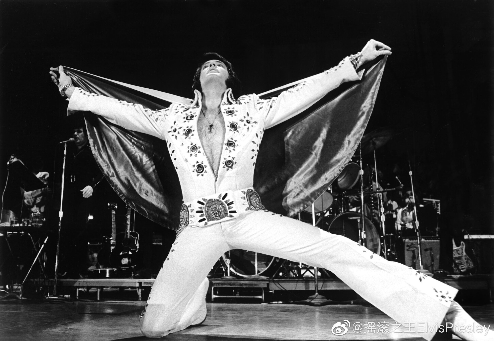 摩登日记他是摇滚乐坛的猫王也是时尚风格的缔造者