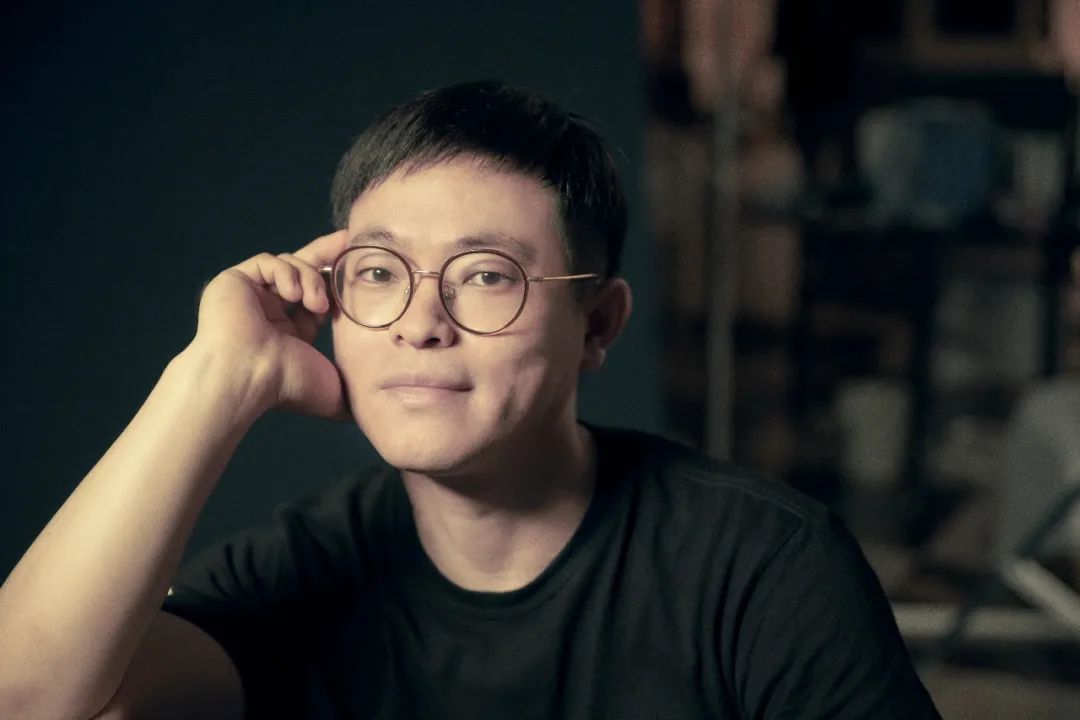 独家八佰编剧葛瑞故事写的不是从人到英雄是从畜生到人