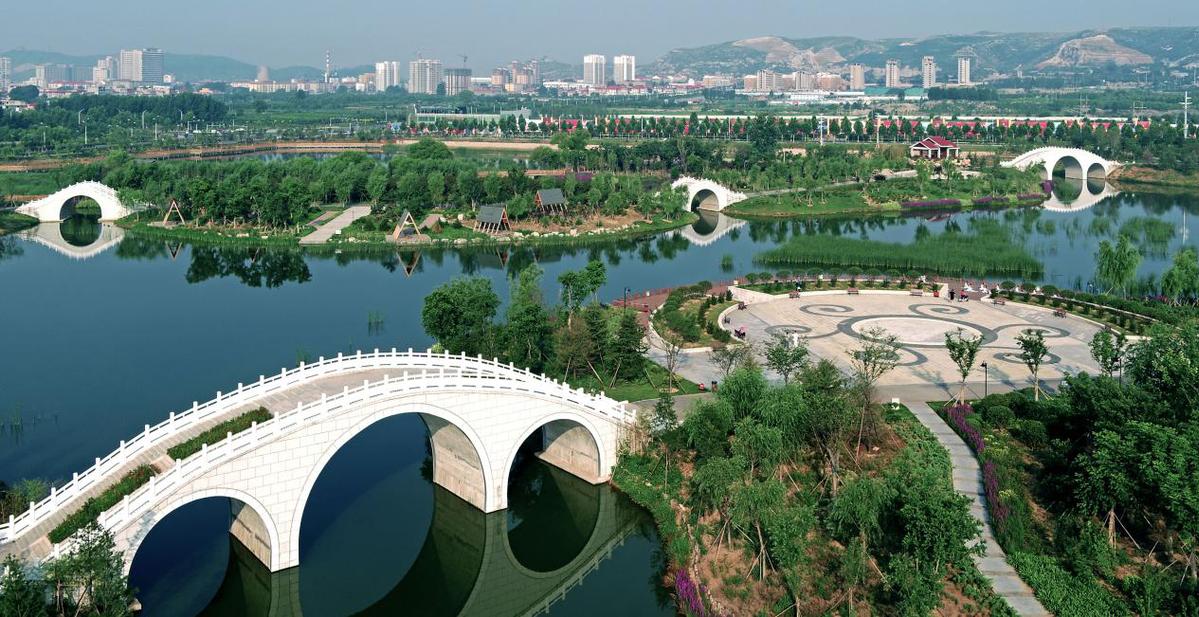 如今的清泉公园,不仅有亲子沙滩,还迎来了黑天鹅,黑鹳,白鹭,麻鸭等