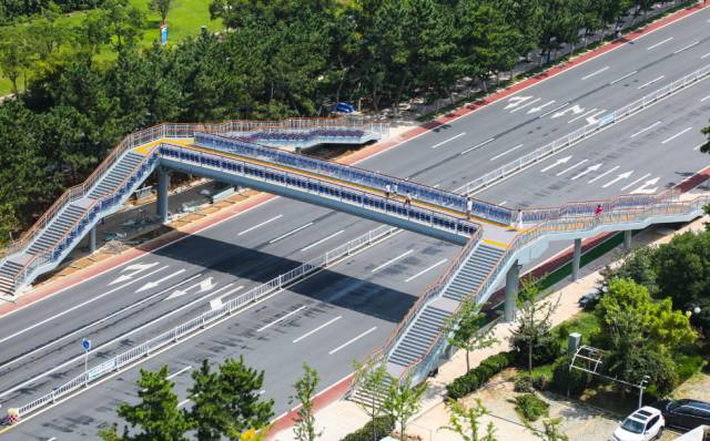 竣工并投入使用:海滨路金域世家过街天桥,青岛路-齐鲁大道过街天桥