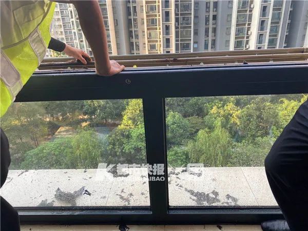 刚晒出去的被子被楼上扔的烟头点着，女主人：考虑做DNA检测休闲区蓝鸢梦想 - Www.slyday.coM