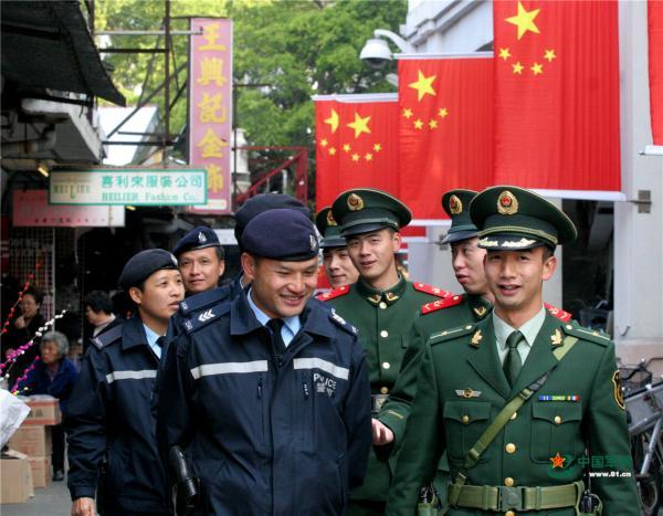 深圳军民34200口罩捐赠香港警方