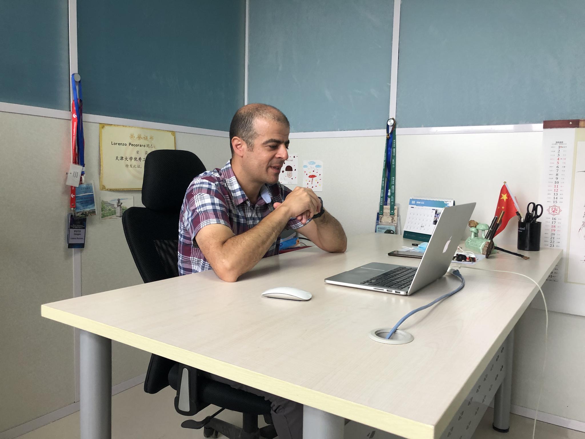 正文  新华社天津9月4日电(记者宋瑞)在天津大学的一间办公室内,罗