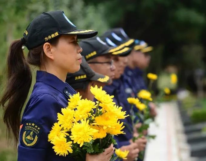 10名烈士骨灰安放烈士陵园