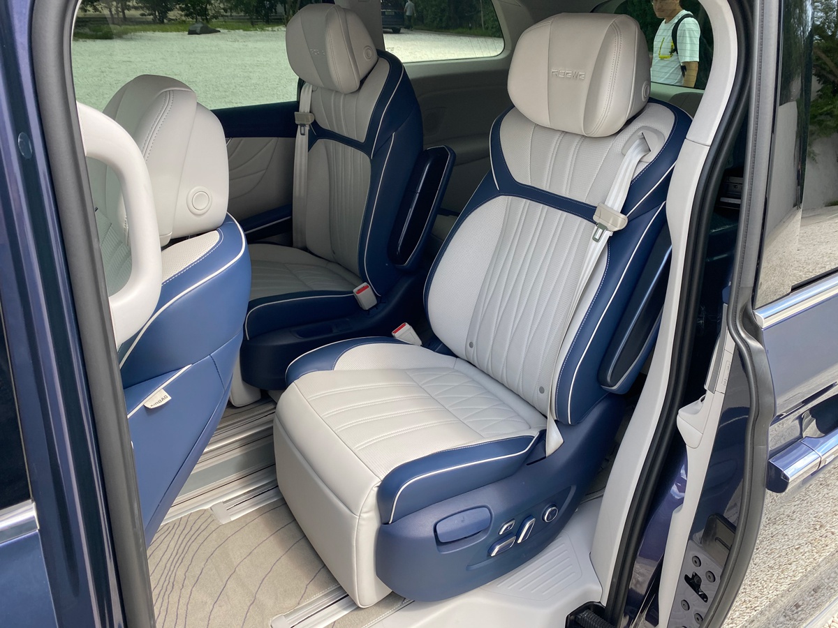 搭载"魔力"新科技 荣威imax8内饰正式亮相