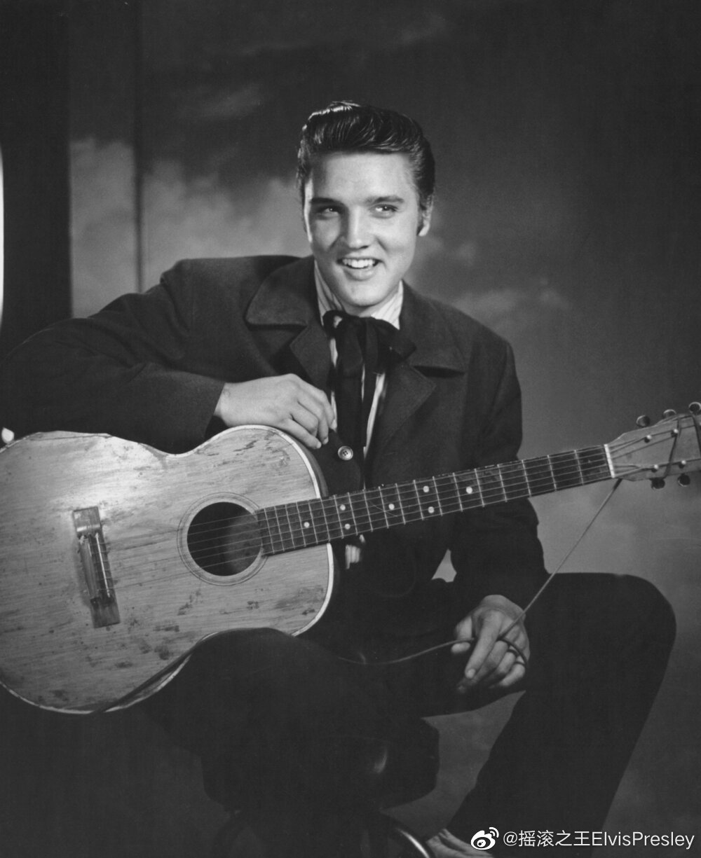 摩登日记他是摇滚乐坛的猫王也是时尚风格的缔造者