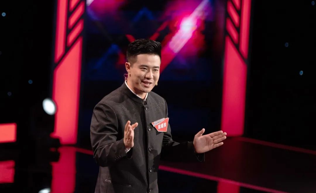 国学大师蒙曼vs云游诗人陈曦骏上演一场精彩的诗词对决