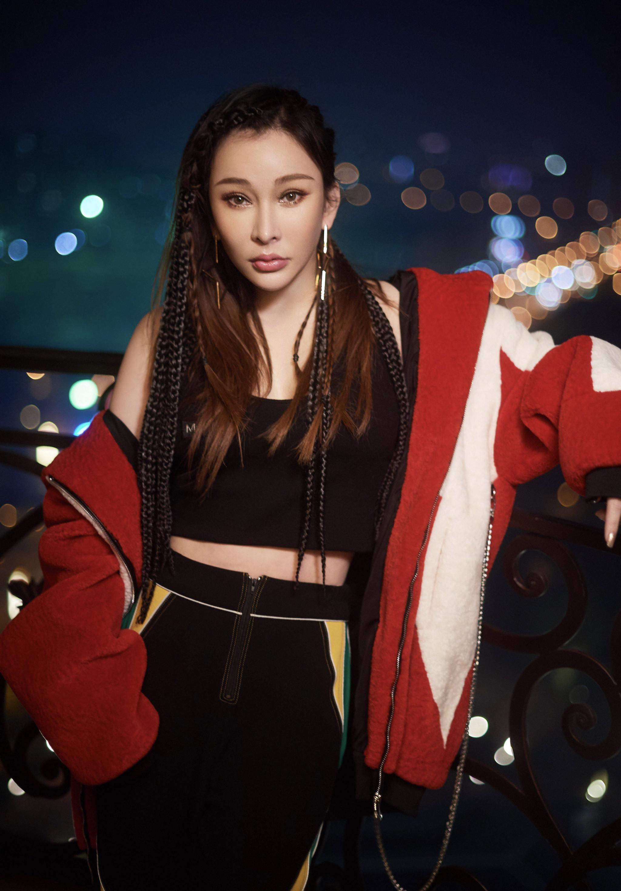 41岁温岚近照曝光,厚嘴唇尖下巴脸僵,网友喊话让医院赔钱|温岚_新浪新