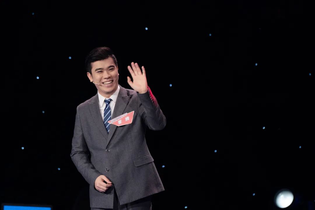 国学大师蒙曼vs云游诗人陈曦骏上演一场精彩的诗词对决