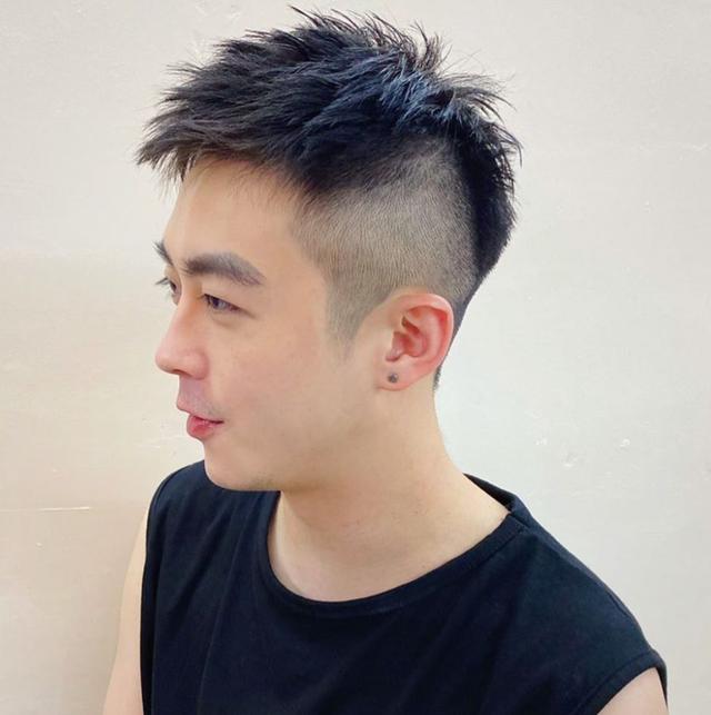 男生秋季发型别乱剪,这4款造型干净利落,谁剪谁帅气