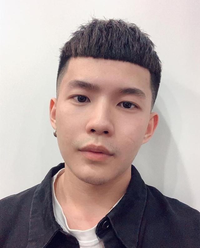 男生秋季发型别乱剪,这4款造型干净利落,谁剪谁帅气