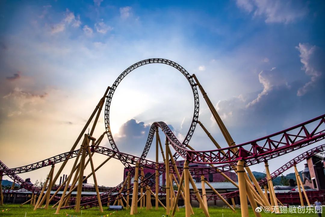 最害怕的事发生了过山车突然故障20名游客倒挂空中超1小时